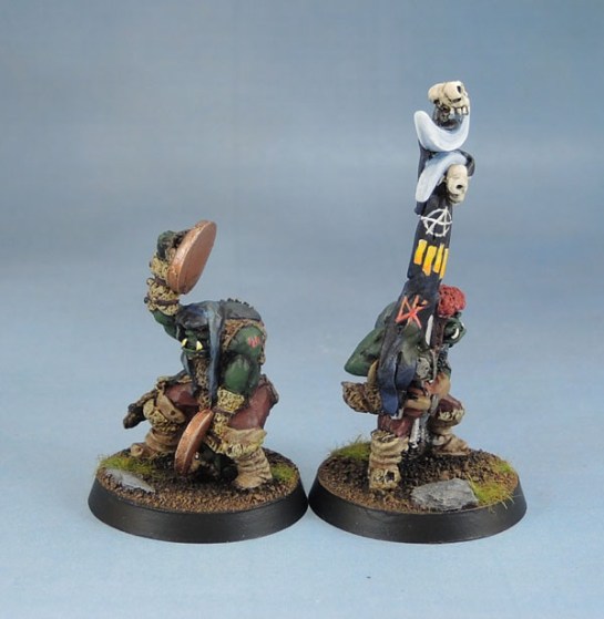 RR18 – Eeza Ugezod’s Mother Crushers’ Standard and Musician (Nick Lund, 1985), Oldhammer Citadel Miniatures